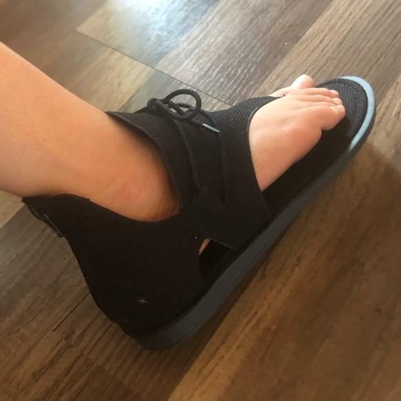 Pierre Dumas Black Sandals multiple sizes - Picture 3 of 7